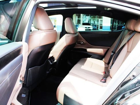 Used 2024 Lexus ES 350 w/ Premium Package FWD image 13