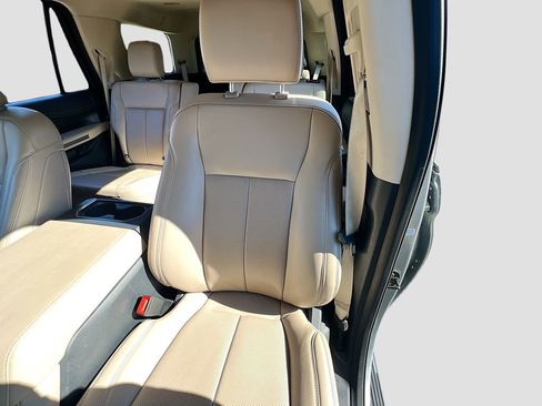 Used 2024 Ford Expedition XLT image 19