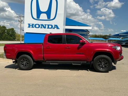 Used 2022 Toyota Tacoma SR5 RWD image 2