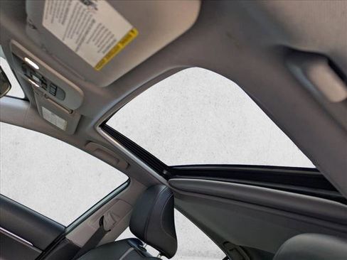 Used 2022 Toyota Camry SE image 15