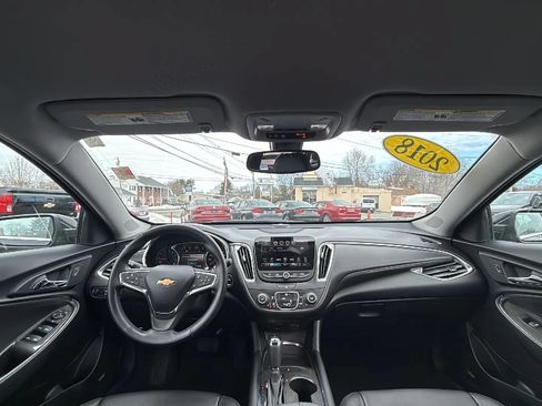 Used 2018 Chevrolet Malibu LT w/ Leather Package FWD image 21