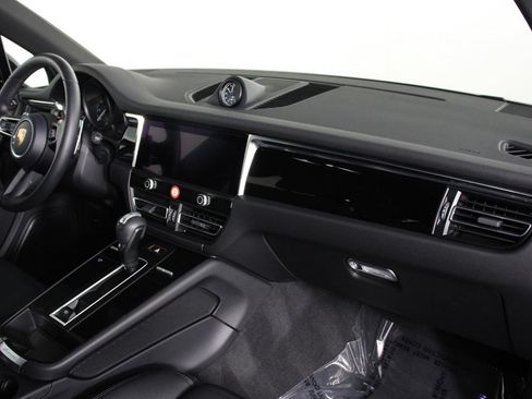 Certified 2026 Porsche Macan AWD/4WD image 24