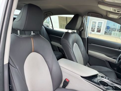 Used 2020 Toyota Camry XLE FWD image 21
