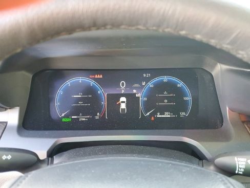 Used 2025 Toyota Tacoma Limited image 17