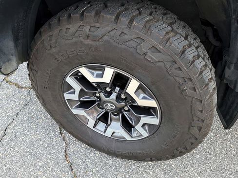 Used 2021 Toyota Tacoma TRD Off-Road image 7