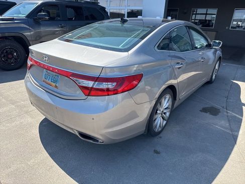 Used 2013 Hyundai Azera w/ Technology Pkg image 4