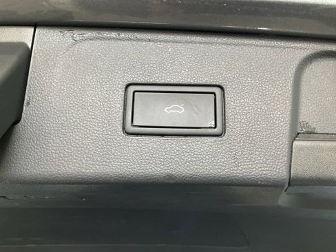 Used 2024 Volkswagen Atlas SE image 21