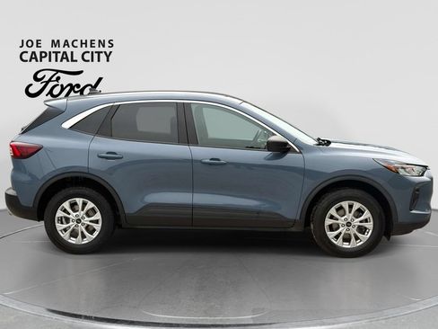 Used 2024 Ford Escape Active AWD/4WD image 3