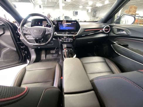 Used 2024 Chevrolet Trax RS w/ Sunroof Package FWD image 27