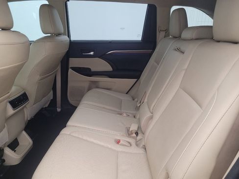 Used 2017 Toyota Highlander Limited image 18