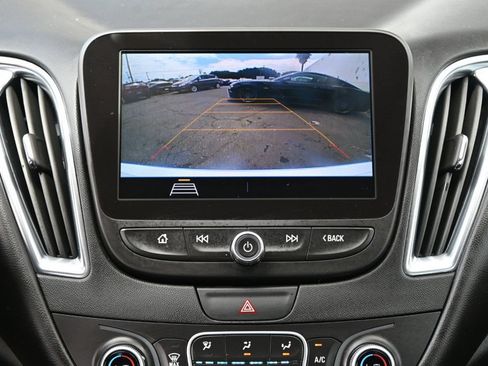 Used 2019 Chevrolet Malibu LT w/ Leather Package FWD image 15
