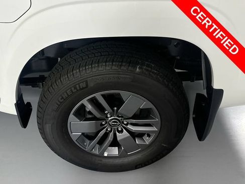 Certified 2025 Nissan Frontier SV RWD image 30