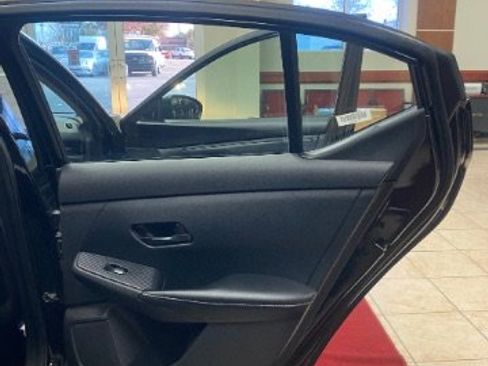 Used 2024 Nissan Sentra SV image 18