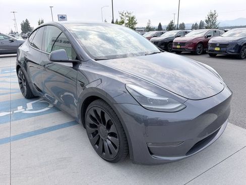 Used 2022 Tesla Model Y Performance AWD/4WD image 3