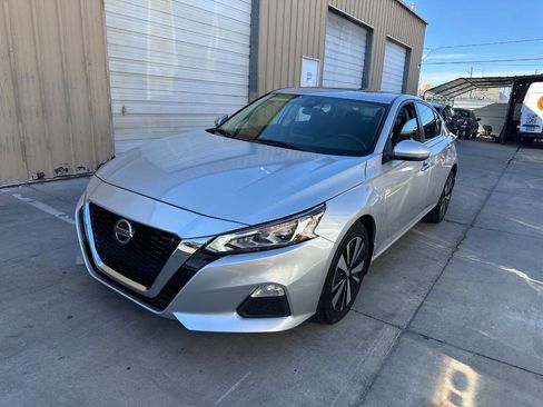 Used 2022 Nissan Altima 2.5 SV w/ SV Premium Package AWD/4WD image 4