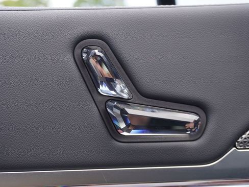 New 2025 BMW 740i w/ Executive Package image 22