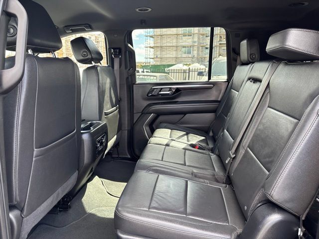 Used 2025 Chevrolet Suburban Z71 AWD/4WD image 30