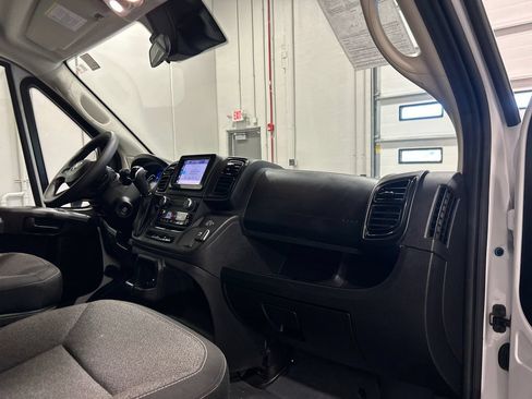 Used 2025 RAM ProMaster 2500 w/ U-Haul Equipment Group FWD image 30
