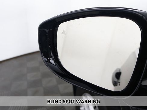 Used 2025 Chrysler Pacifica Select image 13