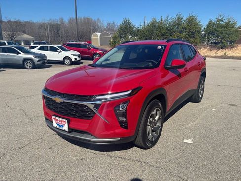 New 2026 Chevrolet Trax LT w/ Sunroof Package image 4