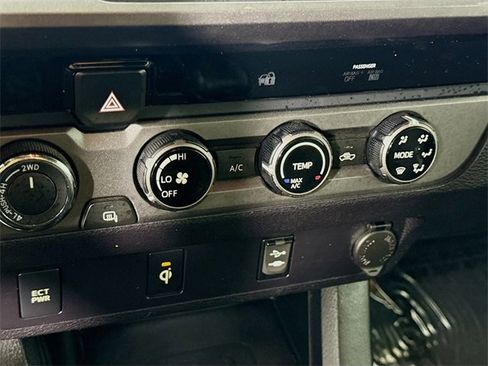 Certified 2017 Toyota Tacoma TRD Off-Road image 16