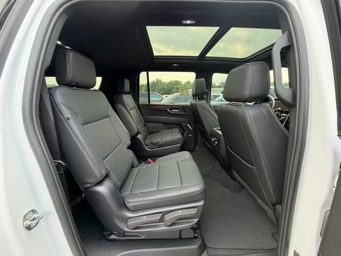 Used 2025 GMC Yukon XL Denali w/ Sun & Power Step Package AWD/4WD image 12
