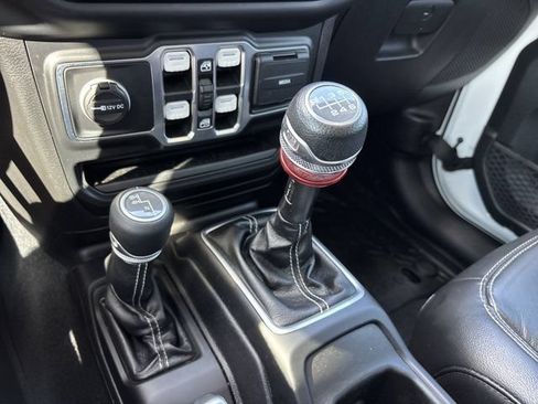 Used 2018 Jeep Wrangler Unlimited Sahara AWD/4WD image 39