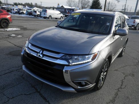 Used 2017 Mitsubishi Outlander SEL image 3