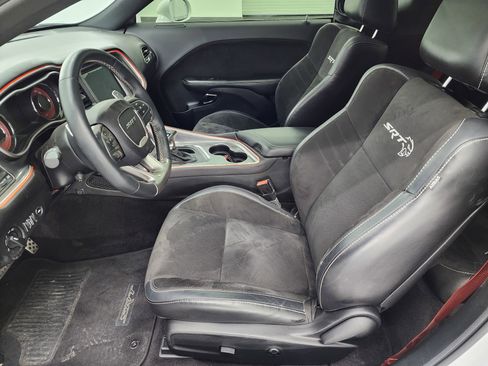 Used 2017 Dodge Challenger SRT Hellcat RWD image 8