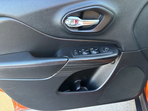 Used 2015 Jeep Cherokee Trailhawk w/ Comfort/Convenience Group image 10