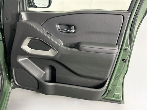 Used 2023 Nissan Frontier SV w/ SV Convenience Package RWD image 30