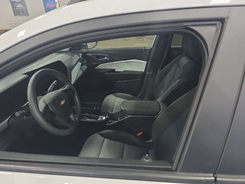 Used 2025 Chevrolet Trax LT FWD image 5