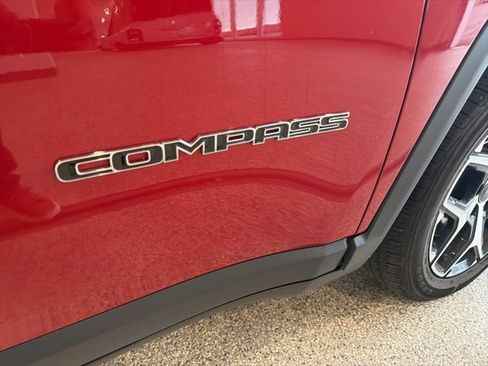 Used 2025 Jeep Compass Limited AWD/4WD image 7