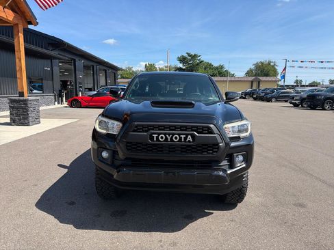 Used 2018 Toyota Tacoma TRD Sport AWD/4WD image 2