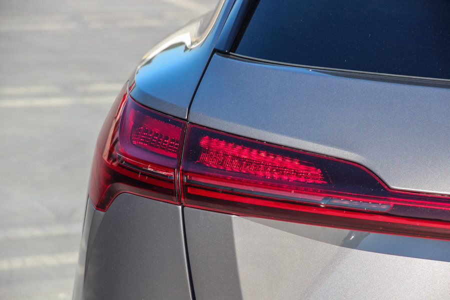 Used 2022 Audi e-tron Premium Plus w/ Premium Plus Package AWD/4WD image 7