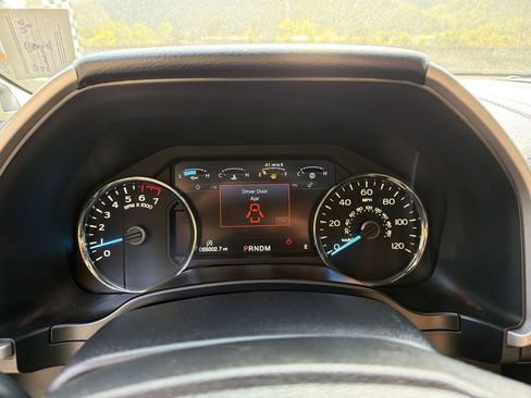 Used 2019 Ford F150 Lariat w/ Equipment Group 502A Luxury AWD/4WD image 19