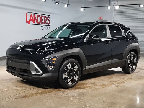 Used 2024 Hyundai Kona SEL FWD image 3