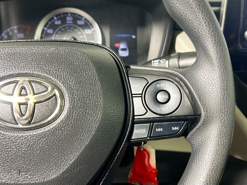 Used 2020 Toyota Corolla LE FWD image 19