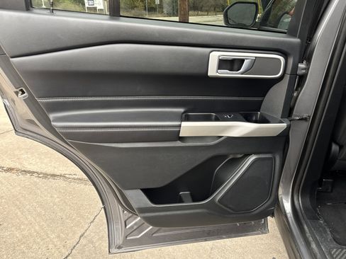 Certified 2021 Ford Explorer XLT image 15