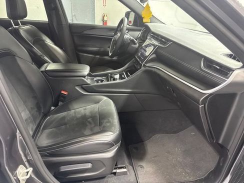 Used 2024 Jeep Grand Cherokee Altitude RWD image 27