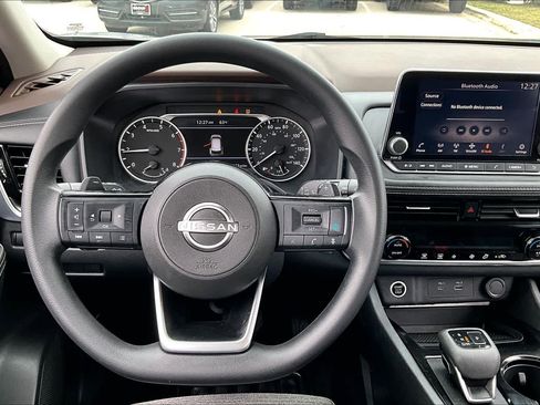 Used 2022 Nissan Rogue SV image 4