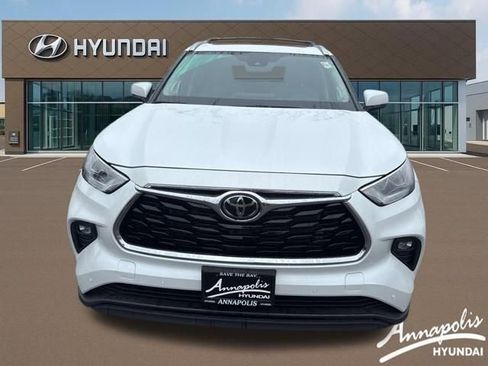 Used 2023 Toyota Highlander Limited FWD image 2