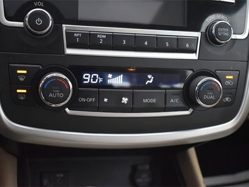 Used 2017 Nissan Altima 2.5 SL w/ Moonroof Package image 30