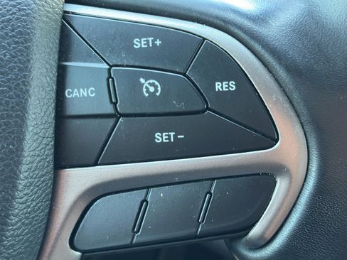 Used 2020 Jeep Grand Cherokee Overland AWD/4WD image 21