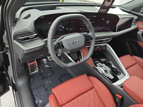 New 2025 Audi SQ5 Prestige image 16