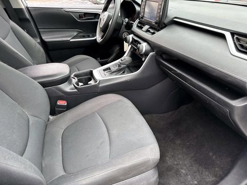 Used 2021 Toyota RAV4 LE w/ Carpet Mat Package (TMS) AWD/4WD image 6