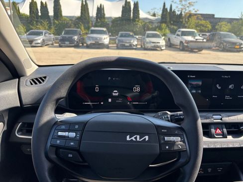 Used 2025 Kia K4 FWD image 33