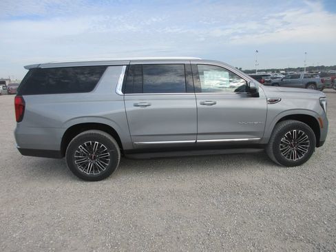 New 2026 GMC Yukon XL Elevation w/ Elevation Premium Package AWD/4WD image 3