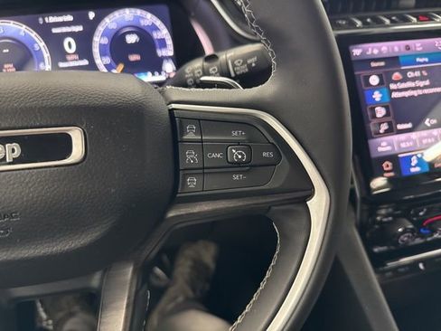 Used 2023 Jeep Grand Cherokee Limited AWD/4WD image 36