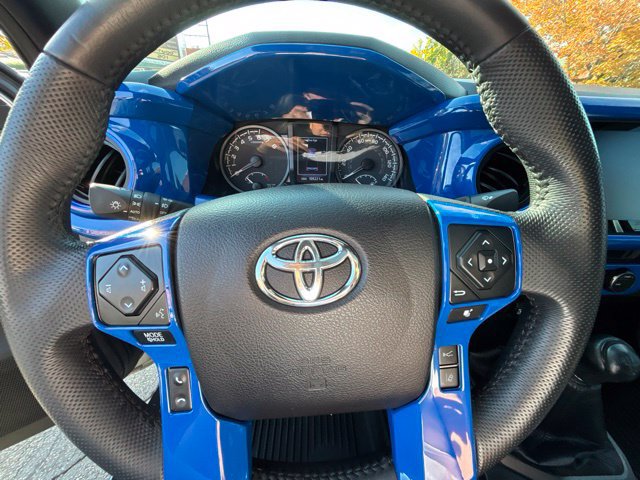 Used 2020 Toyota Tacoma TRD Off-Road w/ TRD Premium Off Road Package AWD/4WD image 13